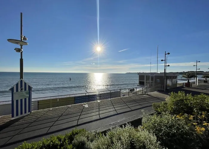 Appartement Duplex en Front de Mer avec Terrasse – Accès Direct Plage – 2 Chambres + Cabine - FR-1-361-456