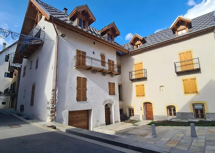 Les Suites du Monetier, alliant le charme et l'authenticité d'un chalet de prestige au cœur du village