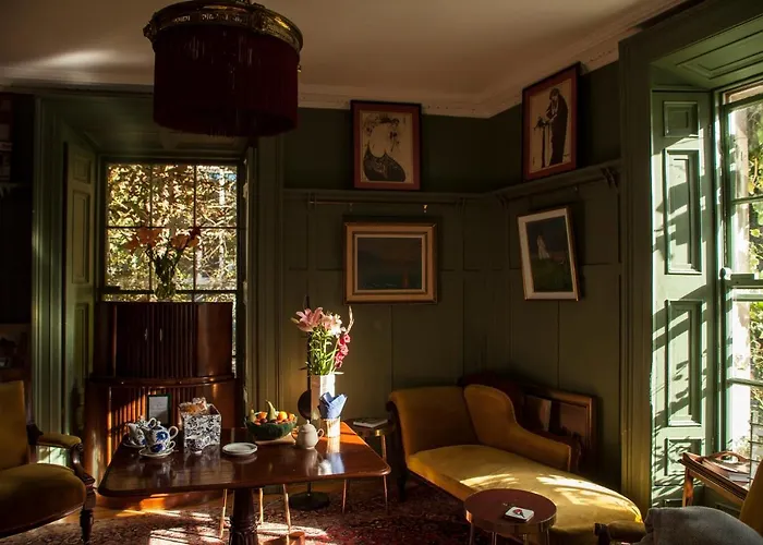 Historical Harcourt Suites