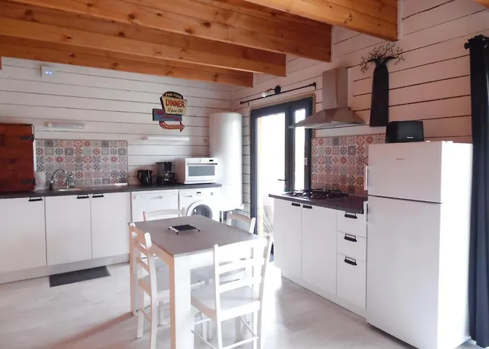 Chalet cosy climatisé avec parking et Internet