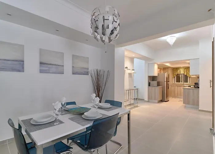 Dom. Rep. Exclusive 2 Bed Apt. Evaristo Morales