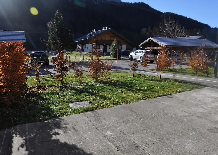 Appartement avec terrasse et parking privatif - FR-1-692-3