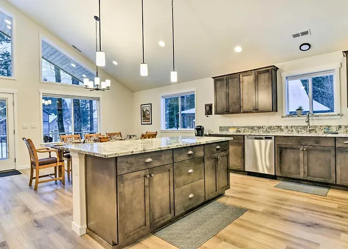 Family-Friendly Packwood Retreat W/ Deck!