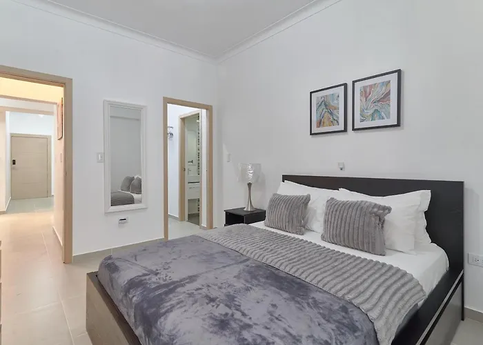 Dom. Rep. Exclusive 2 Bed Apt. Evaristo Morales