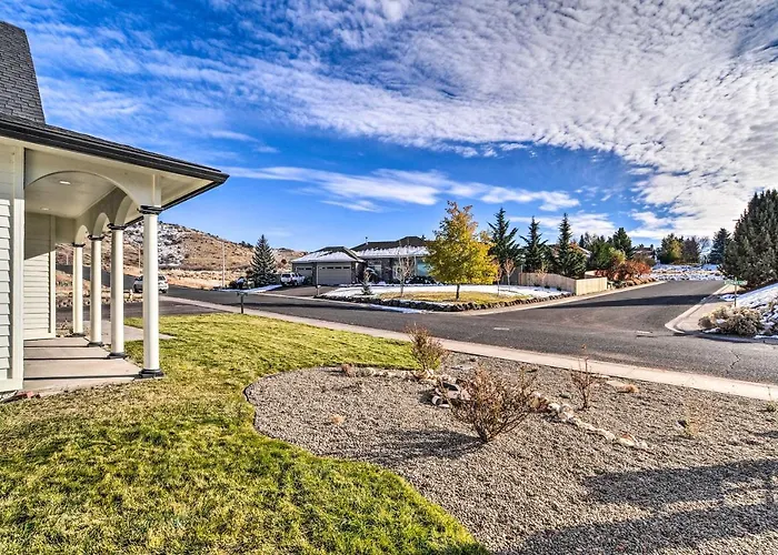 Stylish Klamath Falls Unit < 1/2 Mi To Oit!
