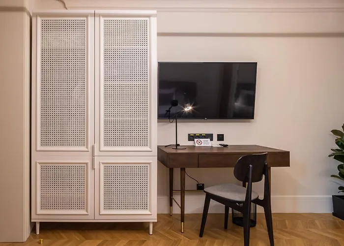 Pet Friendly hotel: On The Square