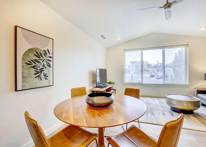 Beautiful Townhome - Steps To Downtown Boise!