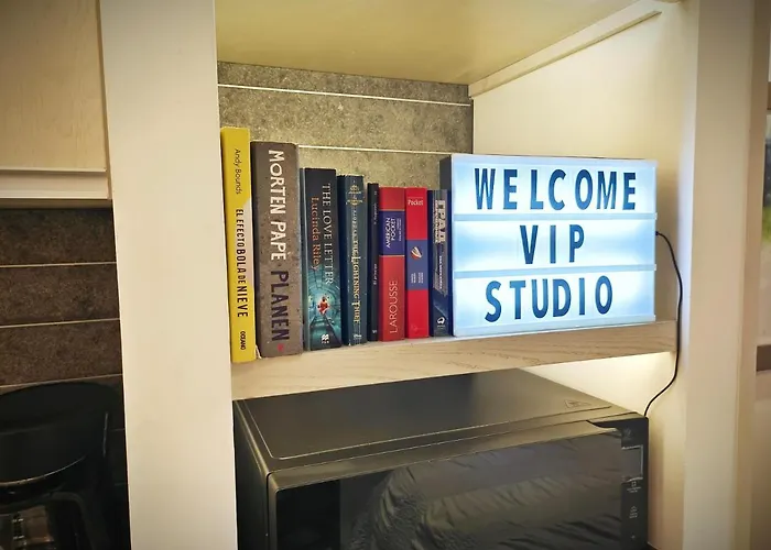 1St Luxury Warehouse