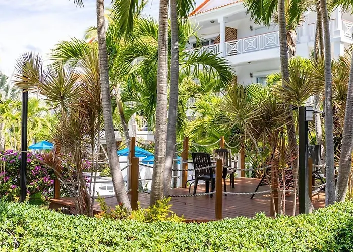 Shore To Please - Large Studio Steps From Pool