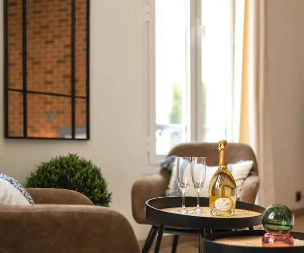 Grand Studio Climatise Tres Proche Monaco