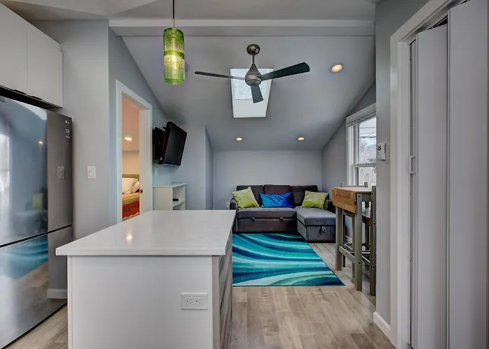 The Lilly Pad: Pet-Friendly Hyde Park Retreat