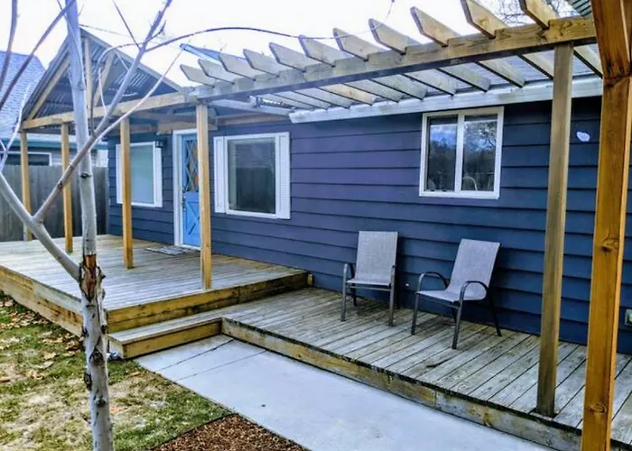 Little Blue Bungalow: Pet-Friendly Oasis near BSU and Downtown Boise