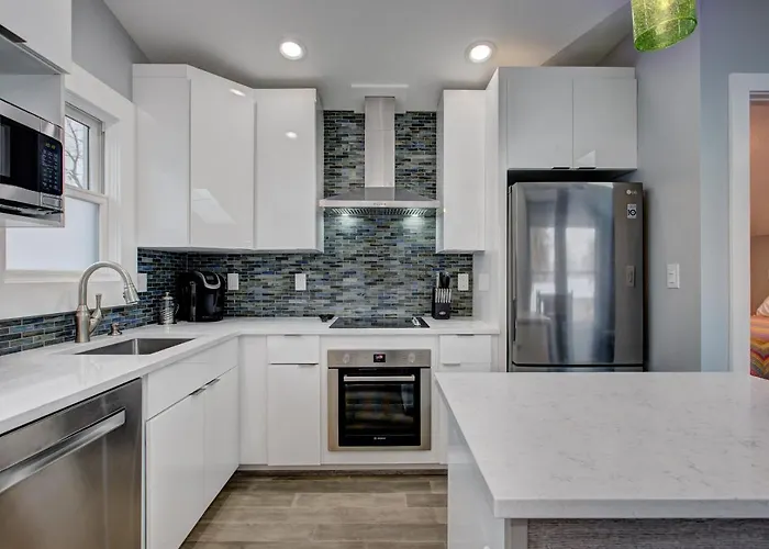 The Lilly Pad: Pet-Friendly Hyde Park Retreat