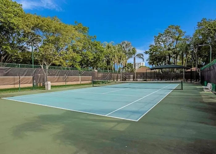 Spacious 3 Bedroom Condo In Aventura