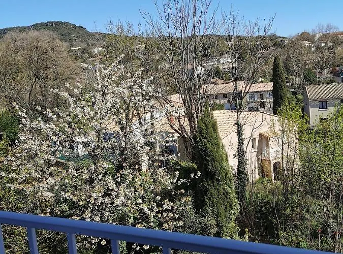 STUDIO 2 étoiles Rénové Proche des THERMES