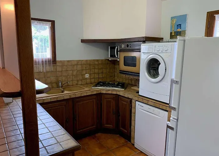 Maison avec Terrasse, BBQ, Cour, 700m Plage, 3 Pièces, 6 Personnes - FR-1-701-11