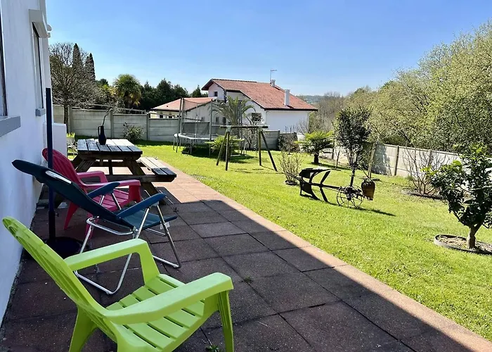 Maison T3 à Ustaritz avec Terrasse et Parking - FR-1-495-7