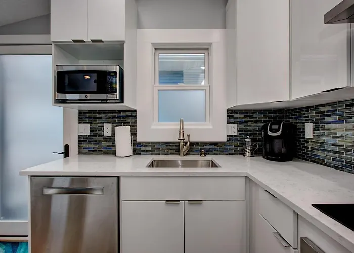 The Lilly Pad: Pet-Friendly Hyde Park Retreat
