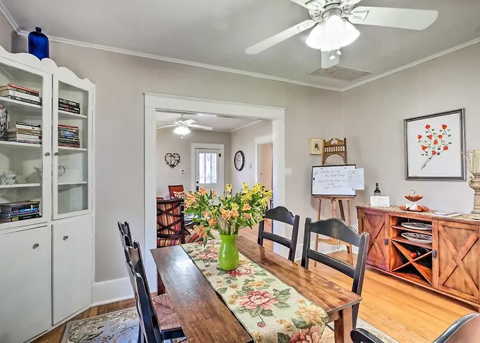 Georgetown Vacation Rental Close To Town Square!