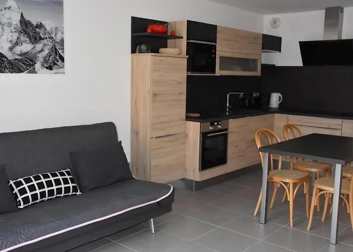Appartement Contemporain avec Terrasse Sud, Proche Centre et Navette Courchevel - FR-1-464-81