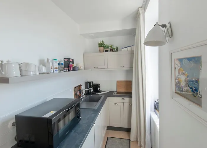 Studio moderne avec vue port, à Sauzon - FR-1-418-227