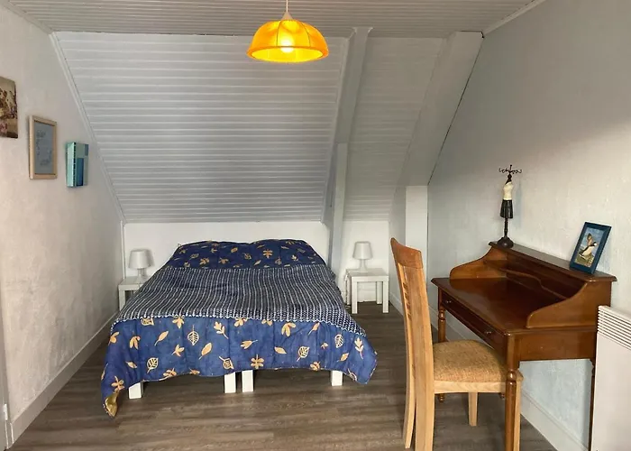 Maison mitoyenne au centre de Sauzon avec jardin, à 200 m du port - FR-1-418-211