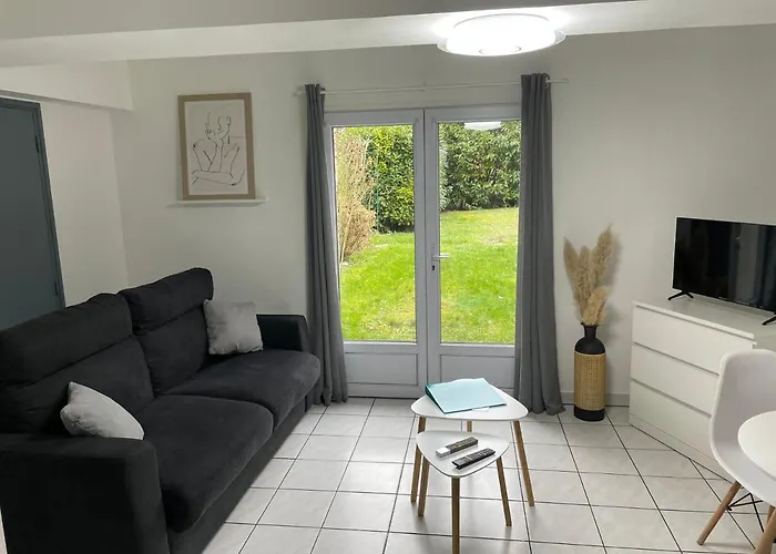 Le First Auversois charmant studio avec jardinet