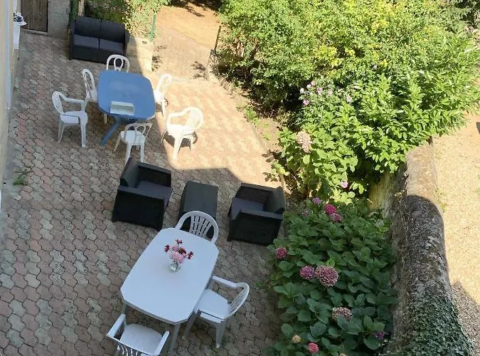Meublé de Tourisme dans parc arboré 1000m2 - Sejour-la-Roche Eperon