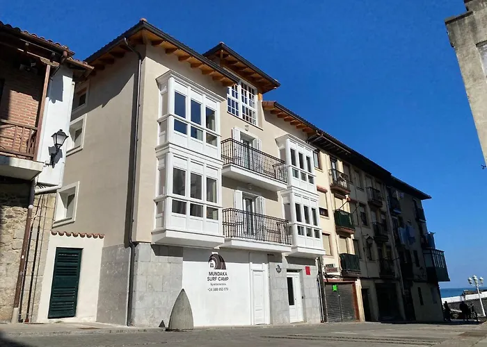 Apartamentos Mundaka Surf Camp