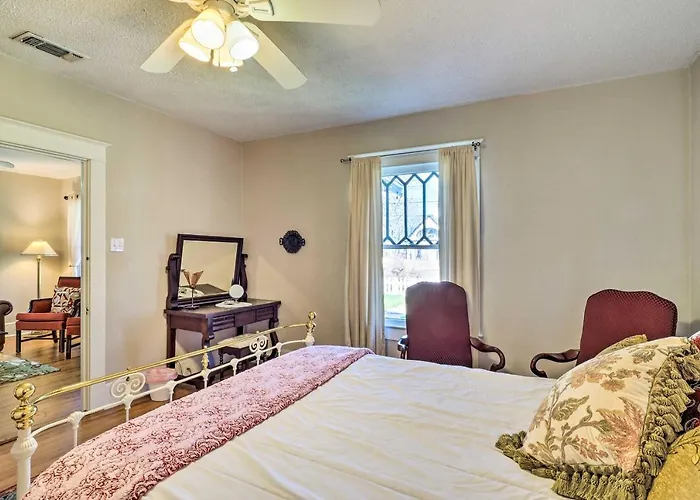 Georgetown Vacation Rental Close To Town Square!