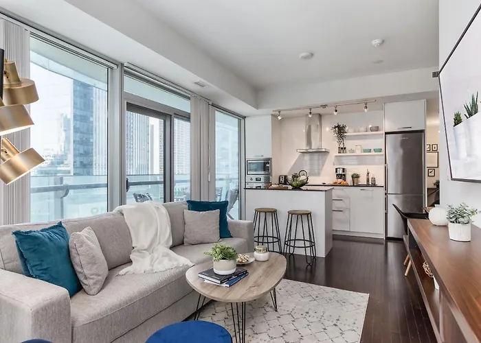 Condo Downtown, Cn Tower, Financial District