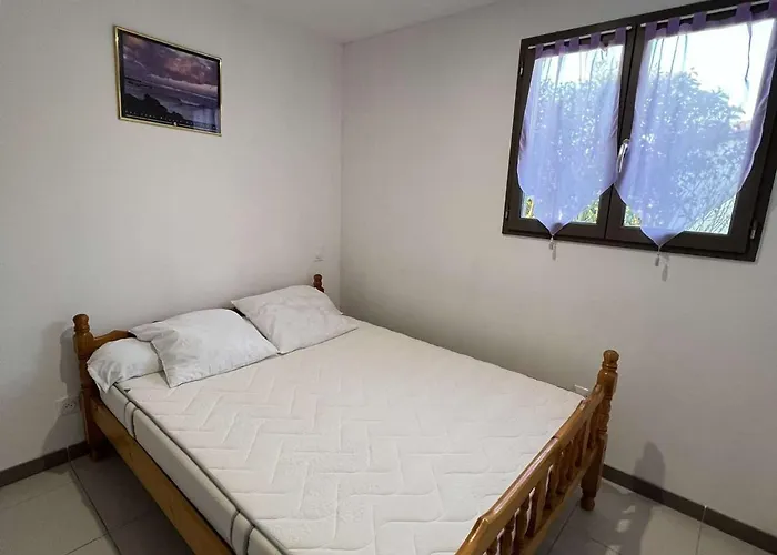 Maison avec Cour, Piscine Sécurisée, Climatisation, 3 Chambres, Proche Plage, 8 Personnes - FR-1-701-33