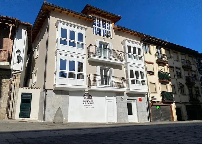 Apartamentos Mundaka Surf Camp