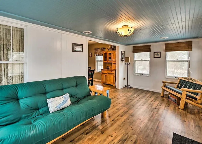 Pet-Friendly Extended Stay Walk To Delavan Lake