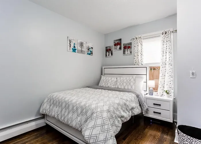 2 Bedroom Apartment Near Bristol Center