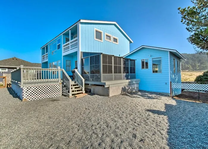 Gold Beach Home W/ Hot Tub, 1/4 Mi To Beach!