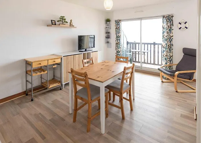 Charmant appartement face à la Mer avec balcon