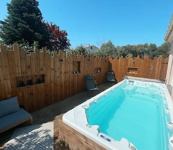 Villa avec piscine entièrement rénovée à 5min de la plage de pinia