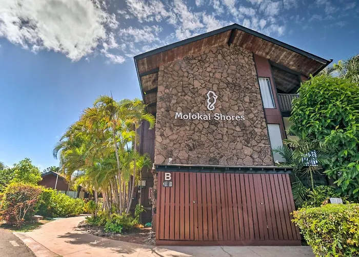 Kaunakakai Escape: Heated Pool & Beach Access