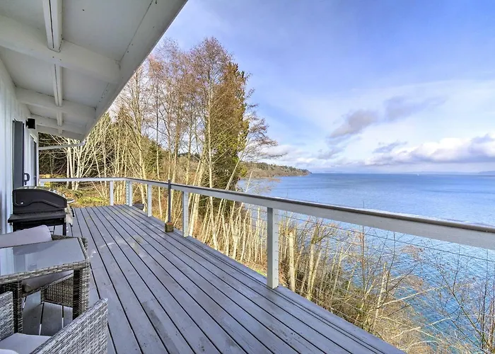 Waterfront Kingston Getaway On Puget Sound!