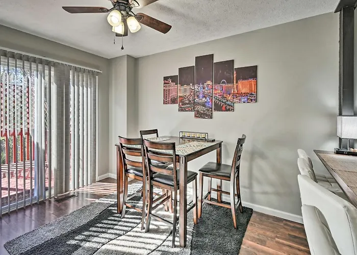 Updated Fayetville Townhome-Away-From-Home W/ Yard