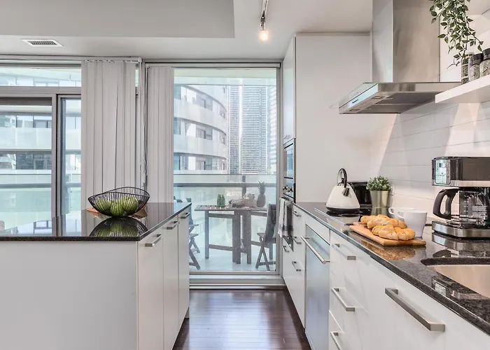 Condo Downtown, Cn Tower, Financial District