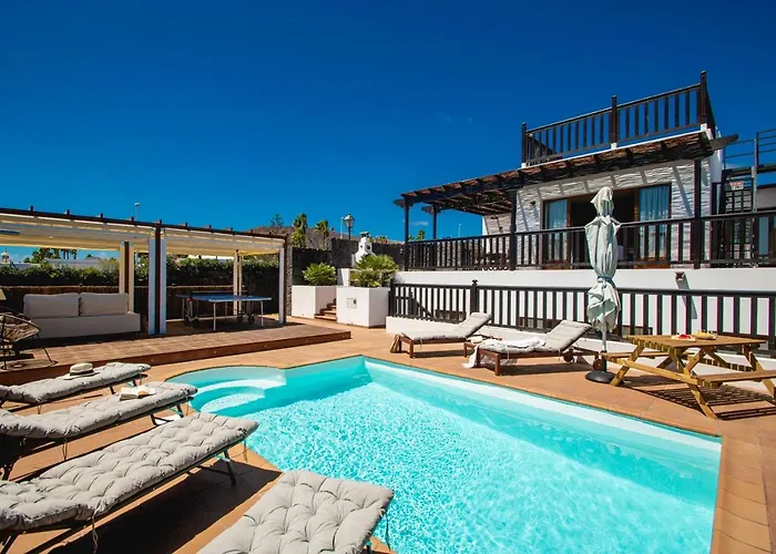 Chalet: Villa Cavendish With Sea Views And Heatable Pool Close To Flamingo Beach