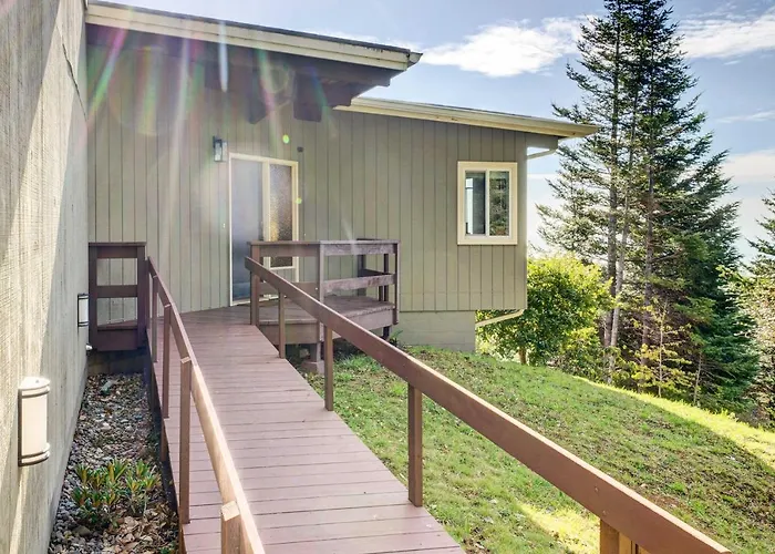 'Ocean Vista' Gold Beach Getaway!