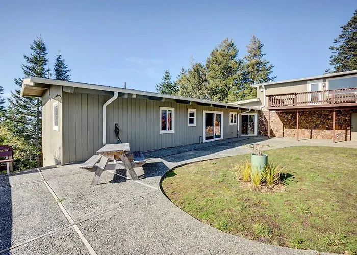 'Ocean Vista' Gold Beach Getaway!