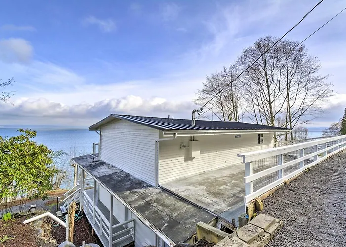 Waterfront Kingston Getaway On Puget Sound!