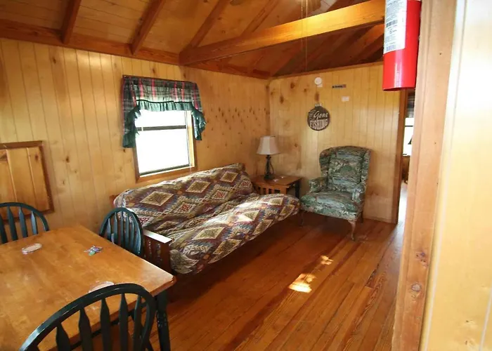 Lakefront Cedar Cabin - 8