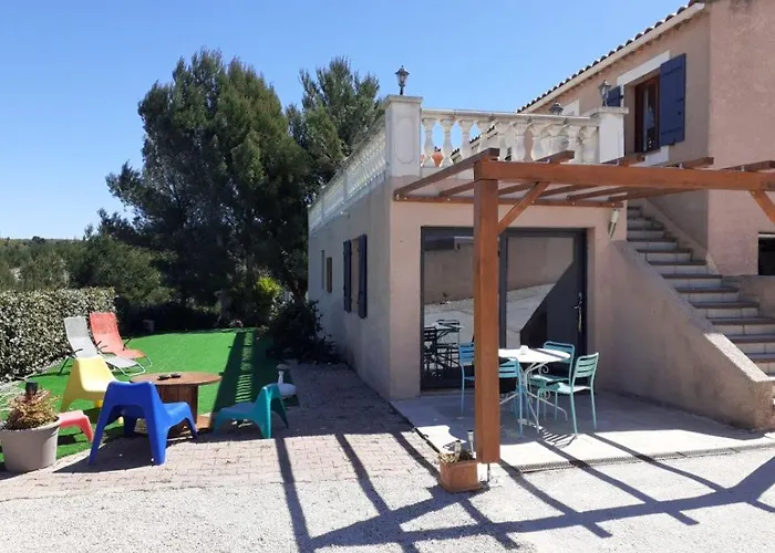 T2 à ENSUES LA REDONNE Proche calanques