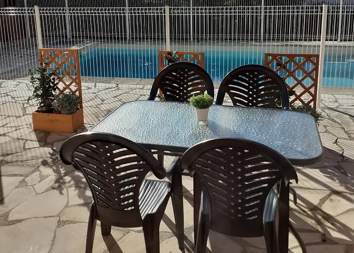 maison mitoyenne avec piscine Un moment chez Diane