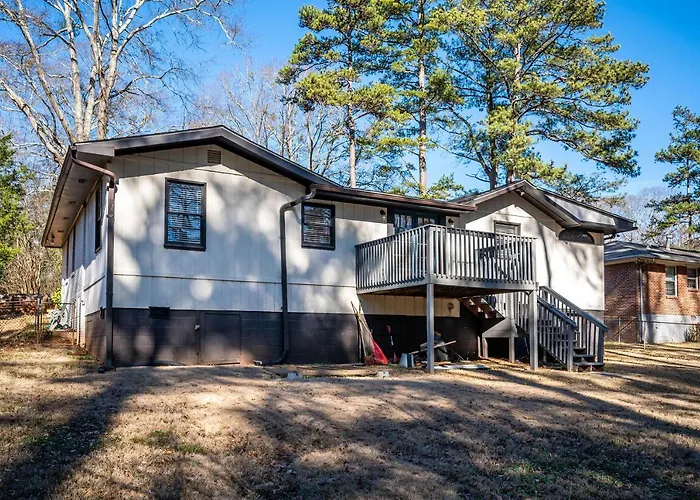 4Br/3Ba Luxurious Decatur Home W/ Patio & Backyard